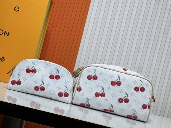 1b7d59df LV Dopp Kit