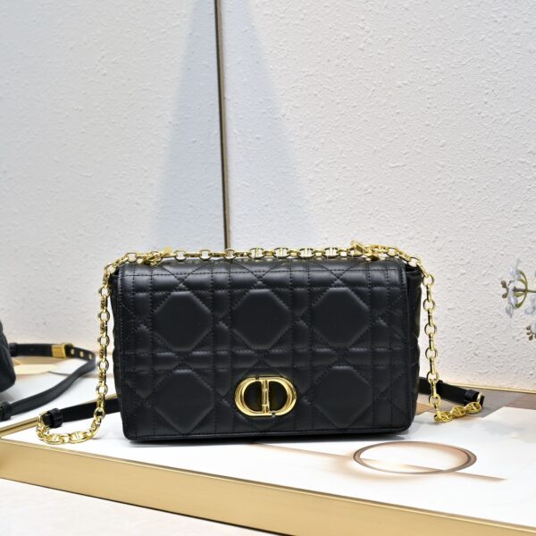 4c9c0b41 Soft Dior Caro