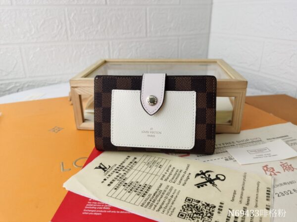 5211f3a6 LV wallet Juliette