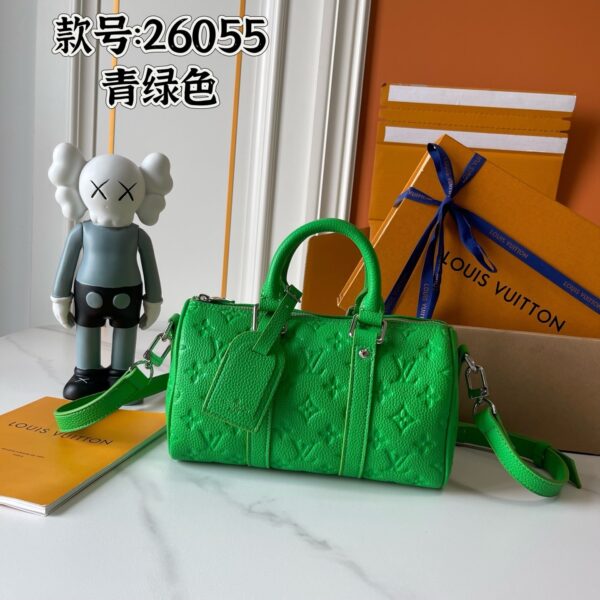 d79ff401 L*V keepall