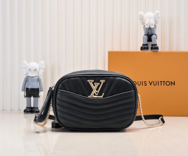 f62427a2 LV New Wave camera bag