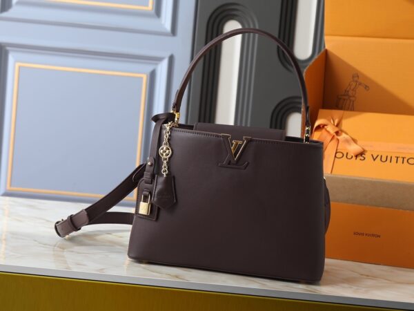 ffe93b82 LV Capucines Souple